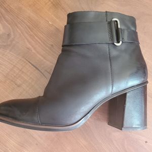 Korks, black bootie, size 10, 3.5 inch heel